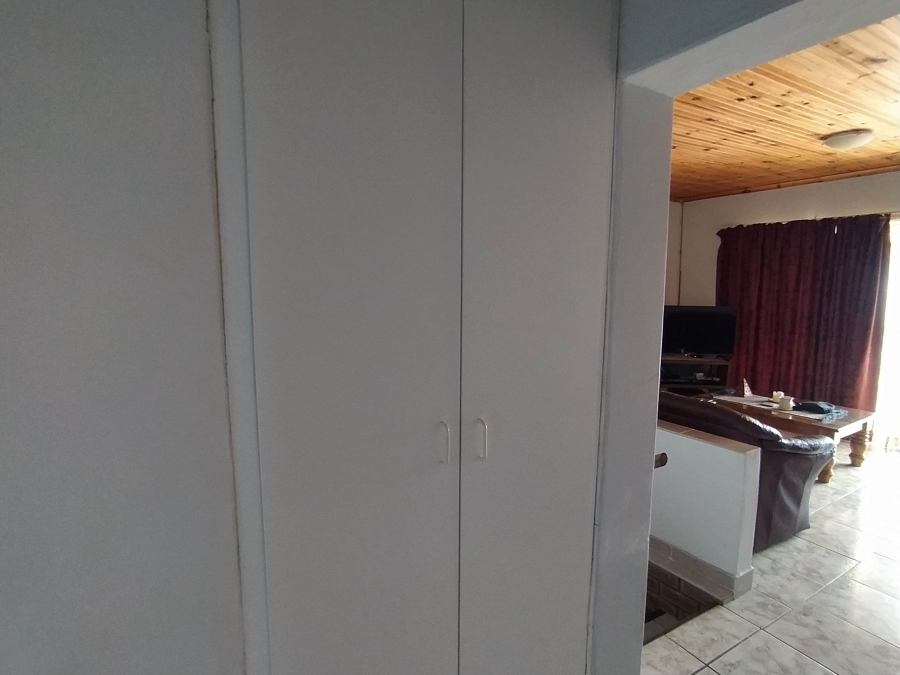 6 Bedroom Property for Sale in De Kelders Western Cape